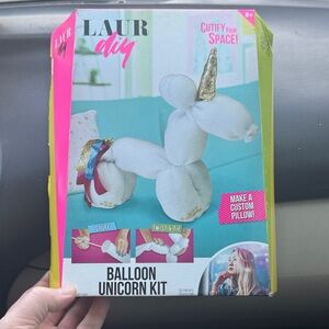 DIY Balloon Unicorn Kit - White and Gold (NEW)